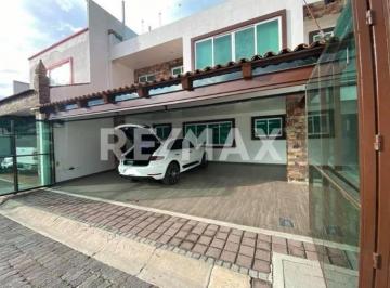 Casa · 528m² · 5 Recámaras · 3 Estacionamientos · Casa en Venta - (4)