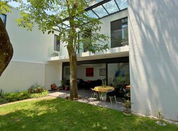 Casa · 239m² · 4 Recámaras · 2 Estacionamientos · Casa en Venta en Calzada Actores, Cuernavaca