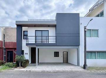 Casa · 253m² · 3 Recámaras · 2 Estacionamientos · Casa en Venta Lomas del Sol