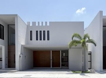 Casa · 210m² · 4 Recámaras · 2 Estacionamientos · Casa en Venta Lomas del Dorado Boca del Río