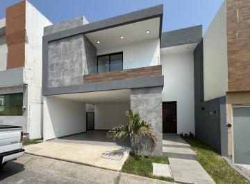 Casa · 223m² · 3 Recámaras · 2 Estacionamientos · Casa en Venta Lomas Residencial