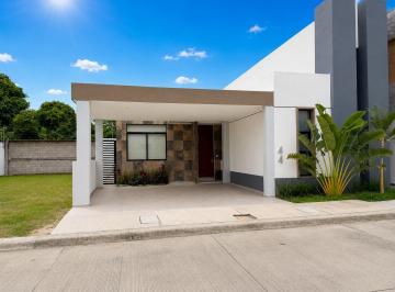 Casa · 106m² · 2 Recámaras · 2 Estacionamientos · Casa en Fraccionamiento Lomas del Dorado