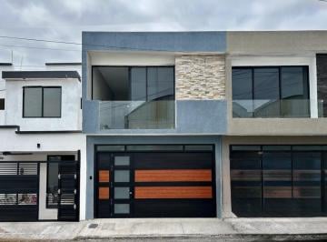 Casa · 172m² · 3 Recámaras · 2 Estacionamientos · Casa Nueva en Venta Boca del Río con Alberca