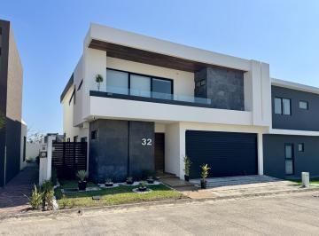 Casa · 293m² · 4 Recámaras · 2 Estacionamientos · Casa en Punta Tiburón