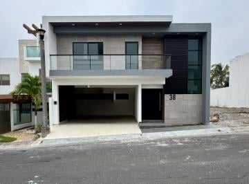 Casa · 325m² · 3 Recámaras · 2 Estacionamientos · Casa en Residencial Lomas Residencial
