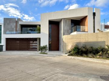 Casa · 500m² · 4 Recámaras · 3 Estacionamientos · Casa en Preventa Lomas del Mar