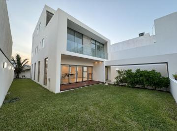 Casa · 473m² · 3 Recámaras · 3 Estacionamientos · Casa en Venta Playas del Conchal