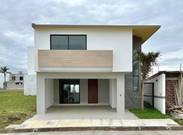 Casa · 240m² · 3 Recámaras · 2 Estacionamientos · Casa en Venta Lomas del Dorado