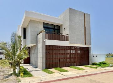 Casa · 470m² · 4 Recámaras · 3 Estacionamientos · Casa Nueva en Venta Las Olas Residencial Riviera Veracruzana