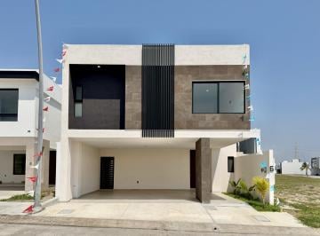 Casa · 242m² · 3 Recámaras · 2 Estacionamientos · Casa Nueva en Venta Lomas del Dorado Boca del Río
