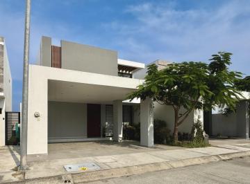 Casa · 221m² · 3 Recámaras · 2 Estacionamientos · Casa en Venta Lomas del Dorado Boca del Río