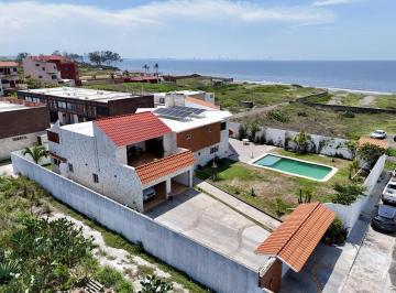 Casa · 500m² · 3 Recámaras · 4 Estacionamientos · Casa Nueva en Venta Riviera Veracruzana