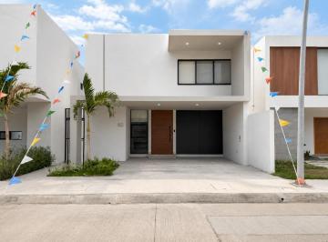 Casa · 210m² · 3 Recámaras · 2 Estacionamientos · Casa Nueva en Venta Lomas del Dorado Boca del Río