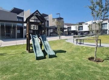 Casa · 319m² · 3 Recámaras · Casa en Venta en Querétaro
