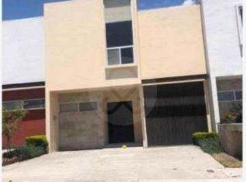 Casa · 123m² · 3 Recámaras · 2 Estacionamientos · Casa en Venta en Altos del Marqués