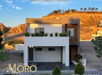 Casa de 4 habitaciones, Chihuahua · Hermosa Casa en Venta en Altozano
