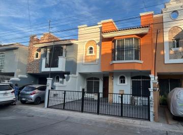 Casa de 3 habitaciones, Zapopan · Casa en Venta en Paseso del Sol, Zapopan
