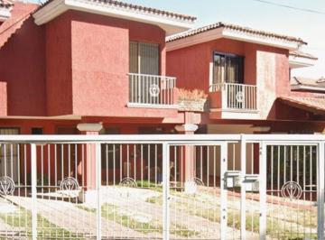 Casa de 3 habitaciones, Zapopan · Rinconada La Calma, 3 Recámaras, 1.5 Baños, Cochera Doble, Excelente Ubicación