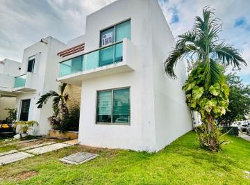 Casa de 3 habitaciones, Cancún · Casa en Renta en Cancún Fraccionamiento Privado con Alberca y Amenidades