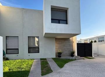Casa de 4 habitaciones, San Luis Potosí · Renta Casa Amueblada en Puerta Natura, 4 Recámaras, Amplio Jardín con Asador