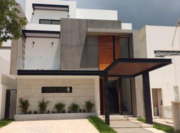 Casa · 304m² · 4 Recámaras · 2 Estacionamientos · Casa en Venta Residencial Via Cumbres