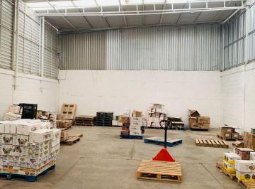 Bodega comercial de 1 habitación, León · Bodega Comercial de 350 m² con 1 Oficina Sobre Av en Renta