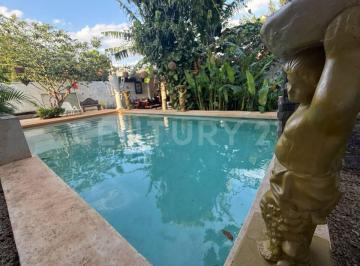 Casa · 850m² · 7 Recámaras · 7 Estacionamientos · En Venta Propiedad Premium!. de Uso Mixto en La Colonia Gustavo Díaz Ordaz.