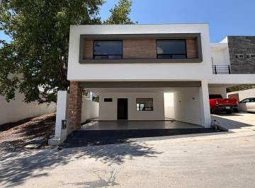 Casa · 221m² · 3 Recámaras · 3 Estacionamientos · Casa - Fraccionamiento Alamosur
