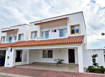 Casa de 3 habitaciones, Mazatlán · Casa en Marina Campo de Golf, Green Drive Marina Mazatlán!