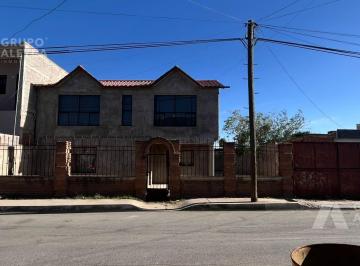 Casa · 195m² · 5 Recámaras · 4 Estacionamientos · Casa en Ricardo Flores Magón