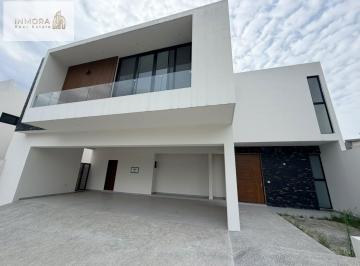 Casa · 467m² · 4 Recámaras · 4 Estacionamientos · Zona El Uro