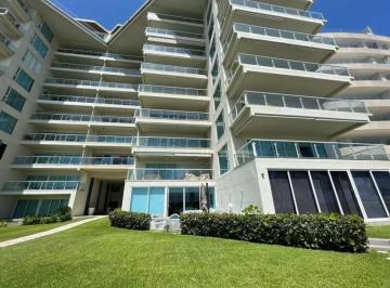 Departamento de 3 habitaciones, Acapulco de Juárez · Departamento Planta Baja en Venta en Ocean Front Playa Bonfil Acapulco Diamante