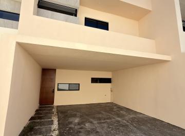 Casa · 237m² · 2 Recámaras · 2 Estacionamientos · Casa en Temozón Norte