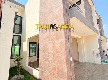 Casa de 3 habitaciones, Fortín · Vendo 2 Casas Nuevas con Amplio Jardín en Fortín, Fraccionamiento Privado con Caseta de Vigilancia