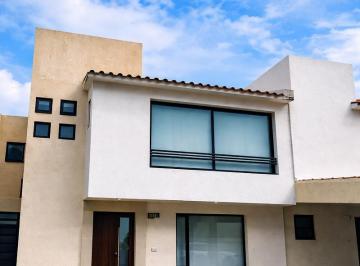 Casa en condominio · 150m² · 3 Recámaras · 3 Estacionamientos · Casa en Renta en Metepec Club Residencial Los Castaños