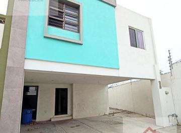 Casa · 180m² · 4 Recámaras · 2 Estacionamientos · Casa en Venta con Terreno Excedente, 4 Recámaras en Almería Apodaca