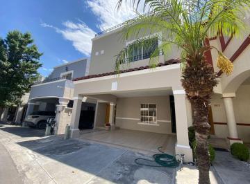 Casa de 3 habitaciones, Monterrey · Casa en Renta en Privada en La Rioja