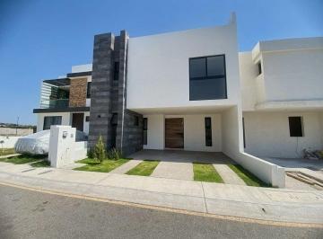 1e49f8f7e12f0d4caf5305242ae46e66fe2df9f763f78883f2bd34ccb19ceb83 · Estrena Hermosa Casa con Roof Garden