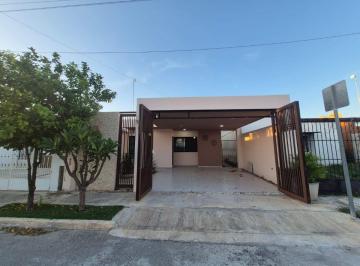 Casa de 2 habitaciones, Mérida · Casa en Renta en Merida, Caucel y con Cochera Techada