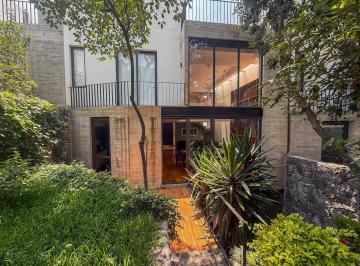 Casa · 507m² · 3 Recámaras · 4 Estacionamientos · Moderna Casa con Jardin Privado