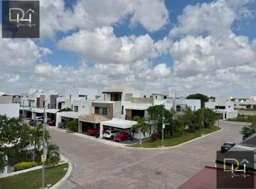 Casa · 352m² · 5 Recámaras · 2 Estacionamientos · ¡Linda Casa en Venta | Renta en Residencial Aqua, Cancún!