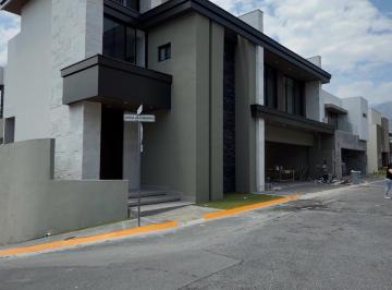 Casa · 837m² · 4 Recámaras · 4 Estacionamientos · Casa - Residencial y Club de Golf La Herradura Etapa a