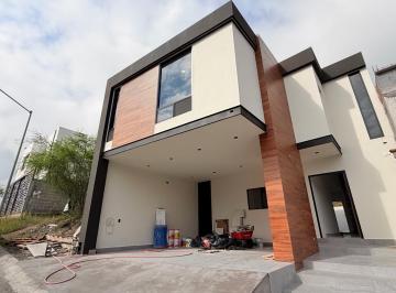 Casa · 250m² · 3 Recámaras · 2 Estacionamientos · Casa en Alberca en Álamo Sur