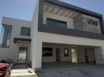 Casa · 540m² · 5 Recámaras · 3 Estacionamientos · Casa Nueva en Carretera Nacional (La Joya)