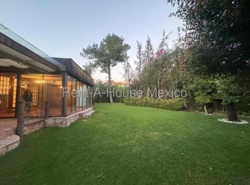 Casa · 651m² · 4 Recámaras · 6 Estacionamientos · Casa en Club de Golf Valle Escondido, Atizapan de Zaragoza