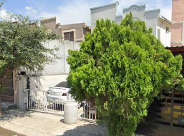 Casa de 2 habitaciones, Juárez · Casa en Remate en La Trinidad, Jardines de Las Silla, N. L.