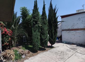 Casa de 3 habitaciones, Iztapalapa · Excelente Propiedad con Amplios Espacios Interiores y Doble Patio