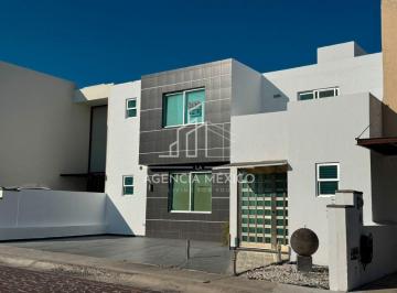 Casa de 4 habitaciones, Querétaro · Casa en Venta Cumbres del Lago Juriquilla