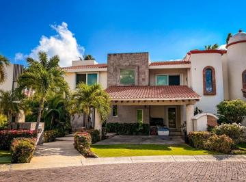 Casa de 4 habitaciones, Benito Juárez · ¡Isla Dorada - Se Renta Preciosa Casa Amueblada de 4 Recámaras!