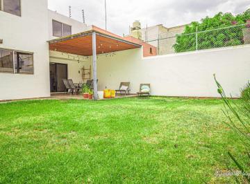 Casa · 250m² · 3 Recámaras · 2 Estacionamientos · Casa en Venta en Lomas